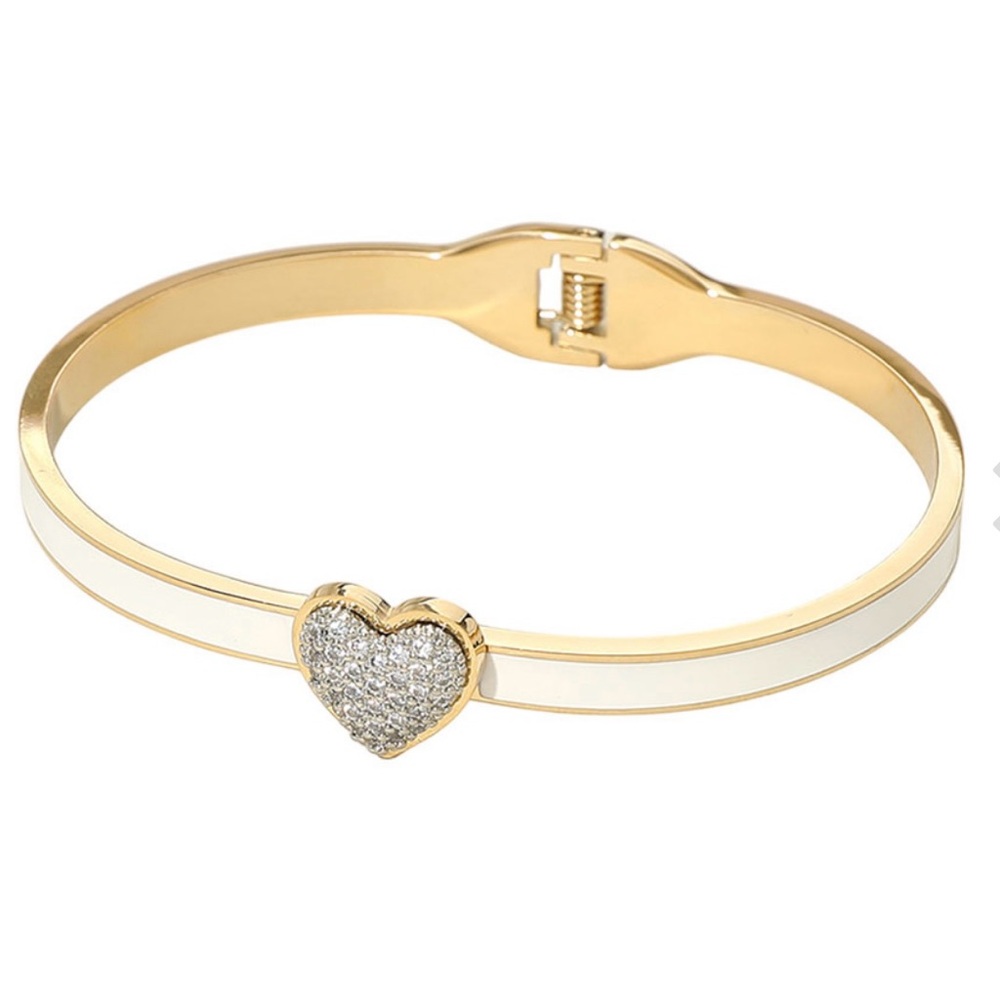 Elegant Gold and White Heart Bracelet